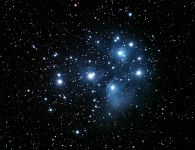 2017-06 Siebengestirn gibt Rätsel auf